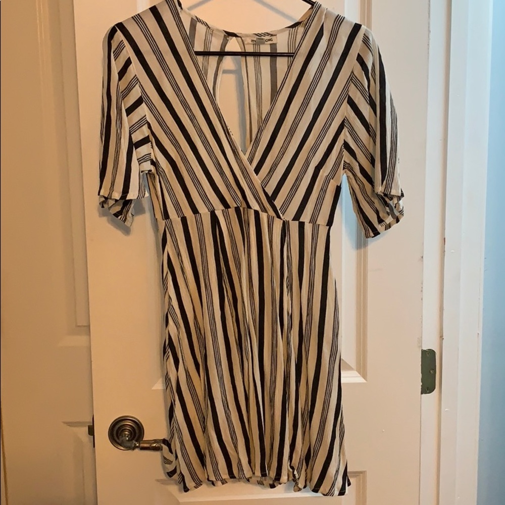 Short-sleeve Billabong dress